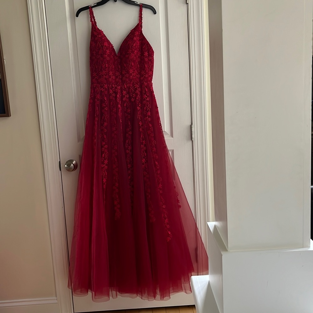 Long Hebron tulle red dress with spaghetti straps